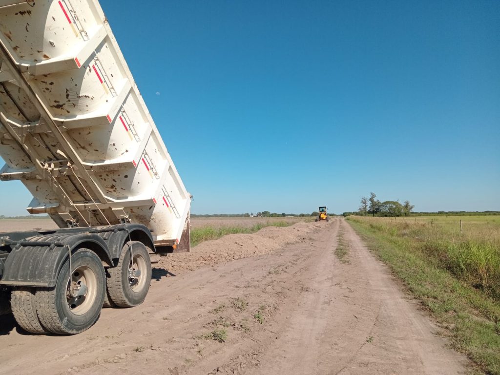 Avellaneda | El gobierno realiza mejorado en camino rurales