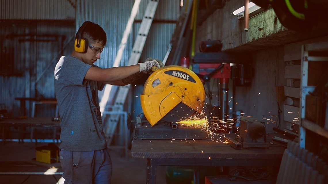 Fomentan la inserción laboral de jóvenes con Santa Fe Más