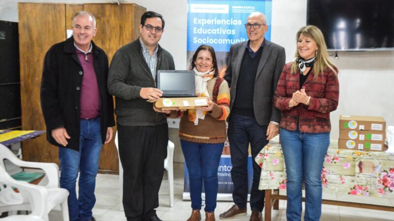 Debloc entregó notebook en Reconquista