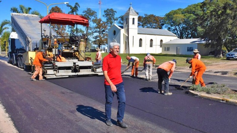 Baucero recorrió la obra de pavimento en Colonia Durán