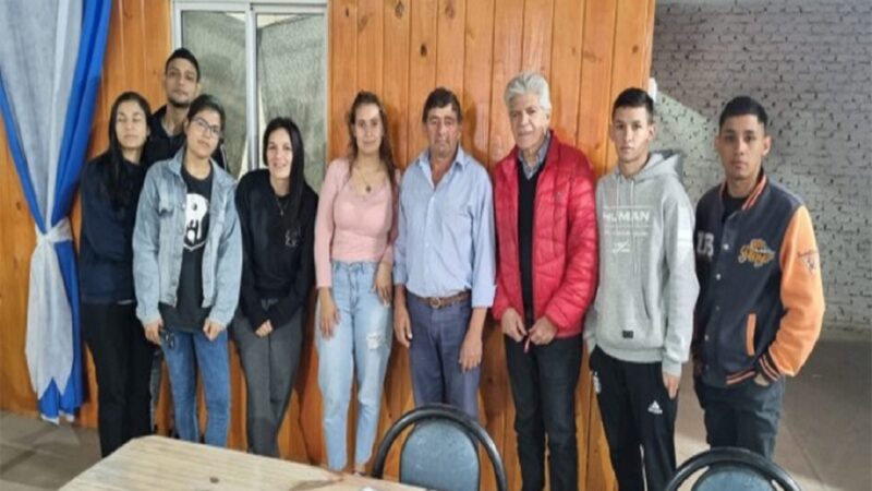 Baucero entregó becas a estudiantes de Romang y Alejandra