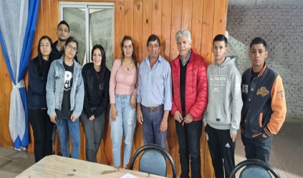 Baucero entregó becas a estudiantes de Romang y Alejandra