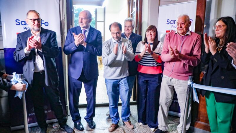Perotti inauguró la sala de periodistas de la Casa de gobierno