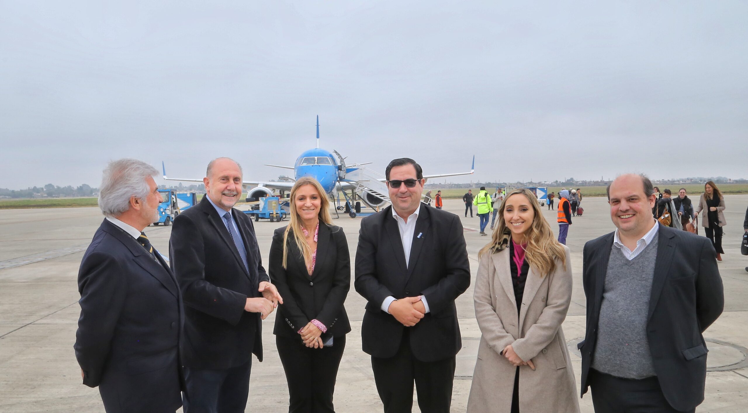 Perotti inauguró el nuevo vuelo de Aerolíneas Argentinas