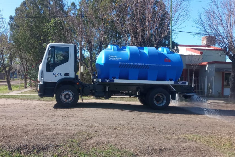 La Comuna de Lanteri compró un camión regador