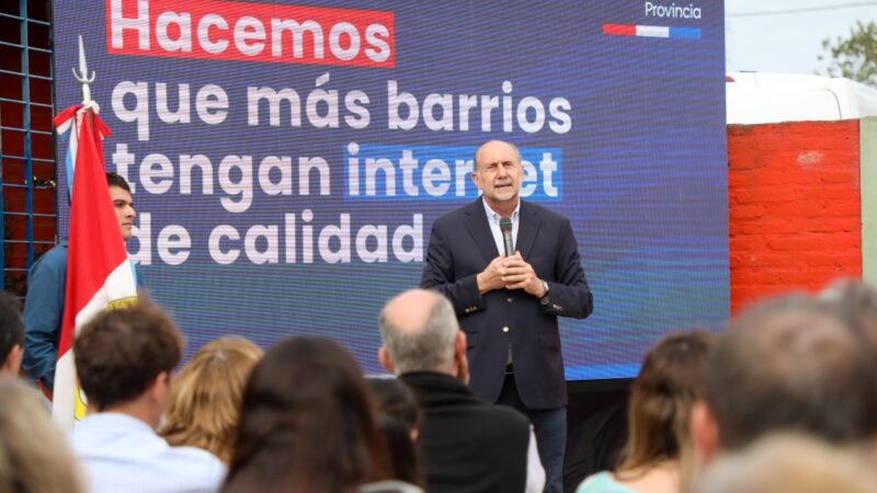 Santa Fe | Perotti presentó el servicio de wifi libre para escuelas