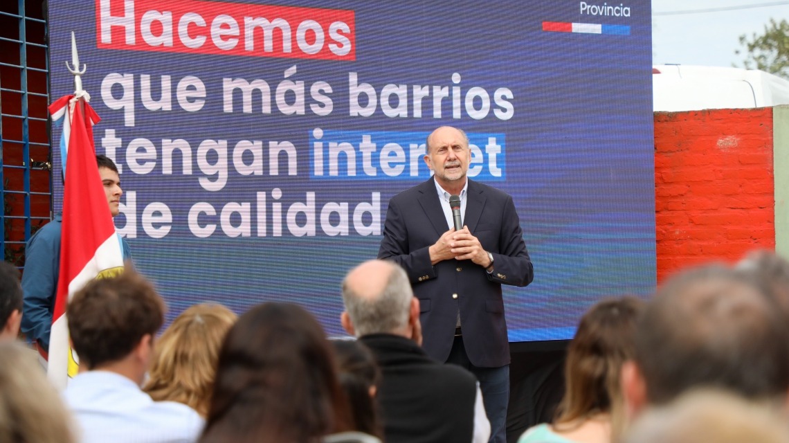 Santa Fe | Perotti presentó el servicio de wifi libre para escuelas