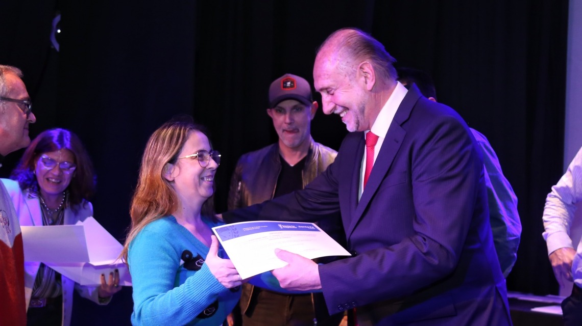 Perotti entregó diplomas del programa Santa Fe Capacita