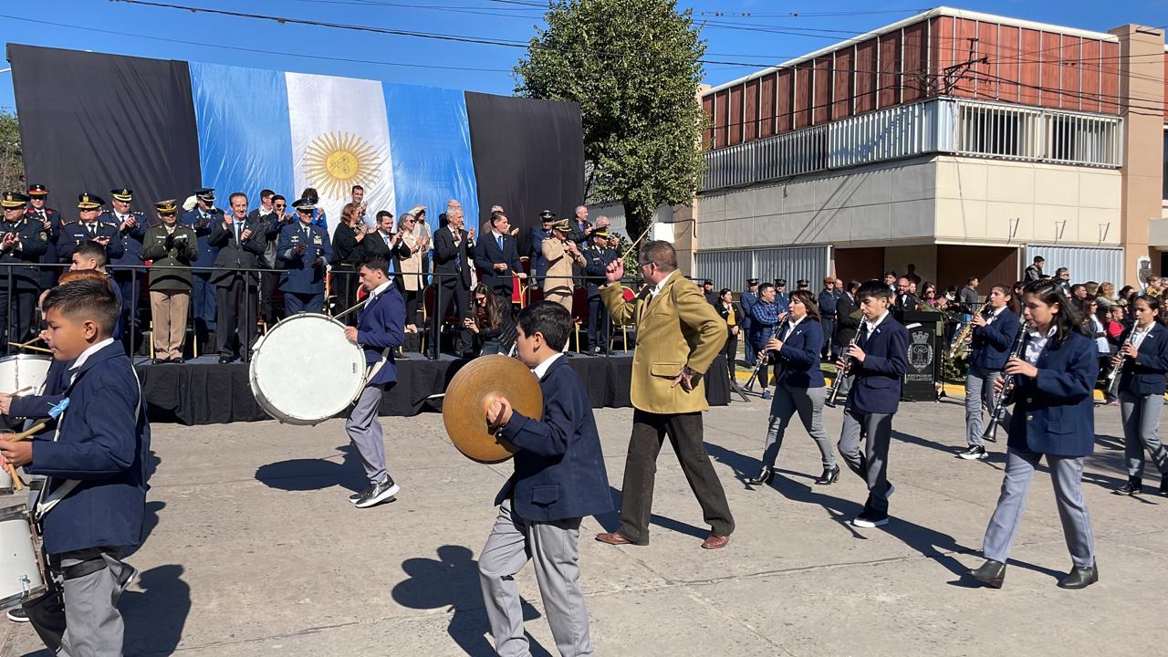 Seguí el desfile cívico-militar por el día de la bandera en DMH