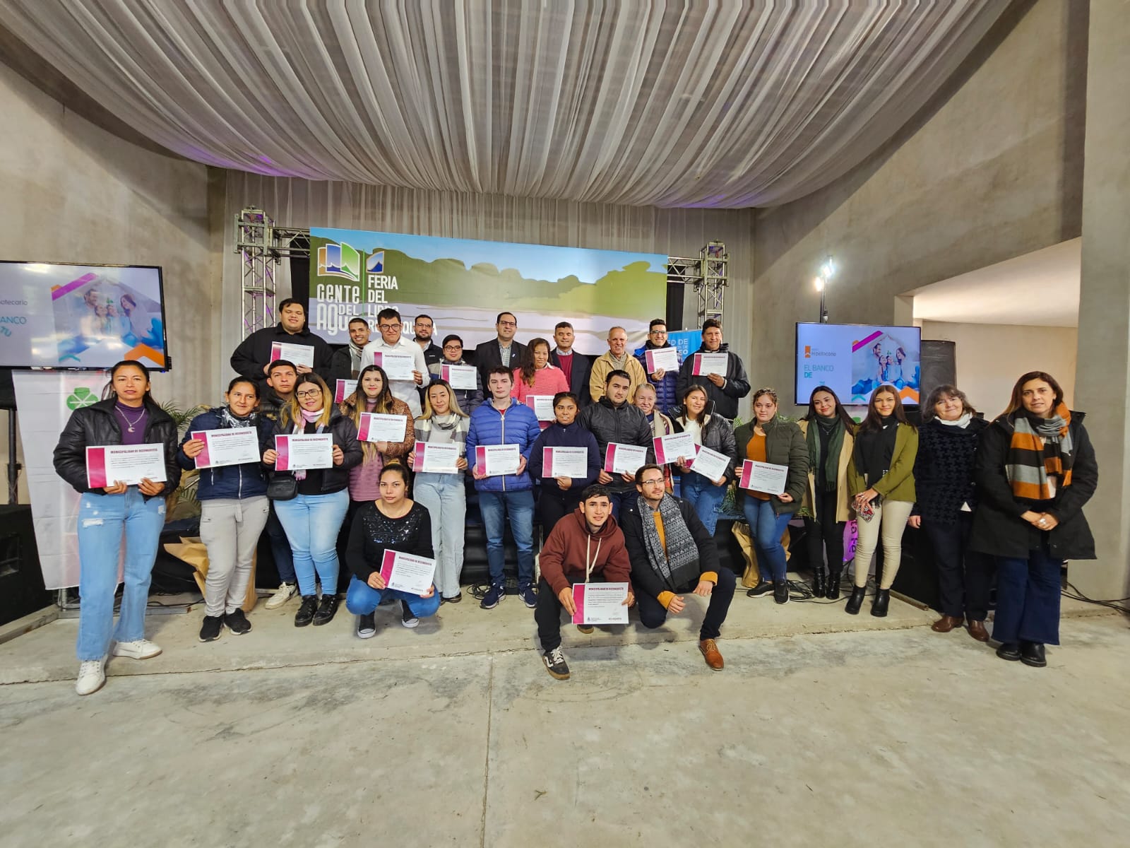 Fomentar empleo: Más de 90 jóvenes recibieron certificado