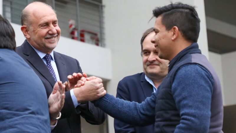 Plan Procrear I: Perotti entregó 93 viviendas en Santa Fe