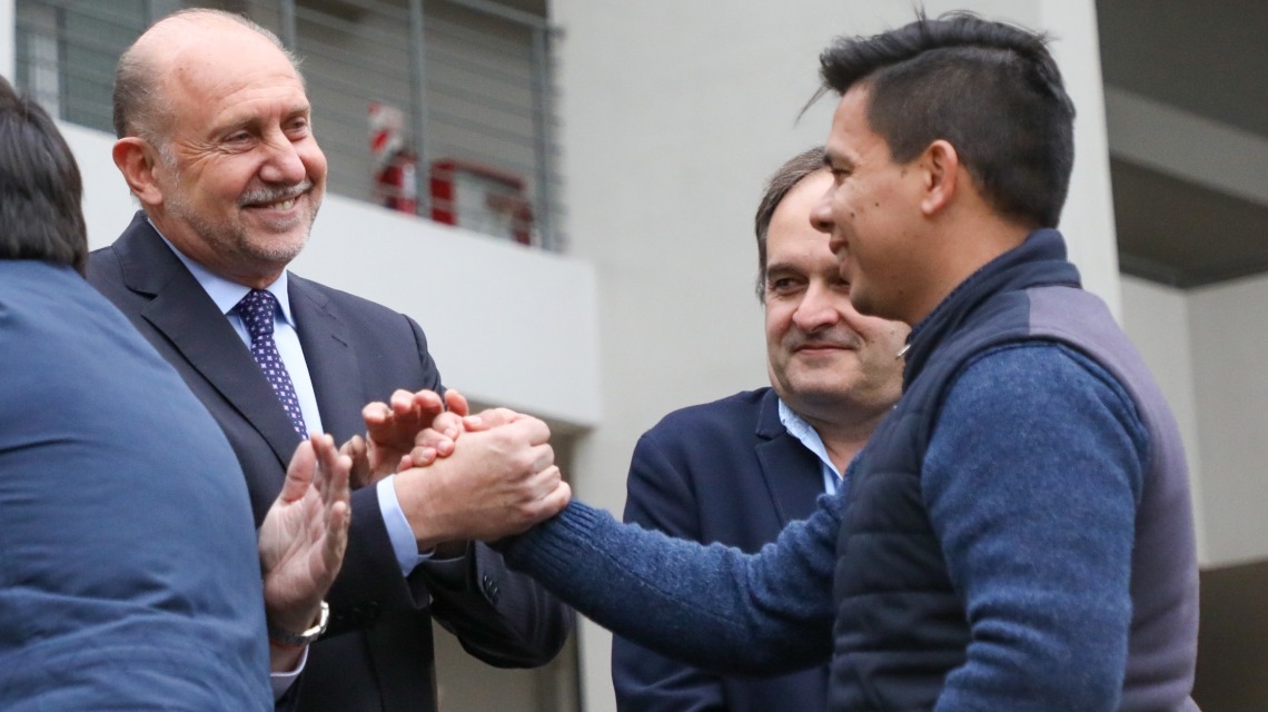 Plan Procrear I: Perotti entregó 93 viviendas en Santa Fe
