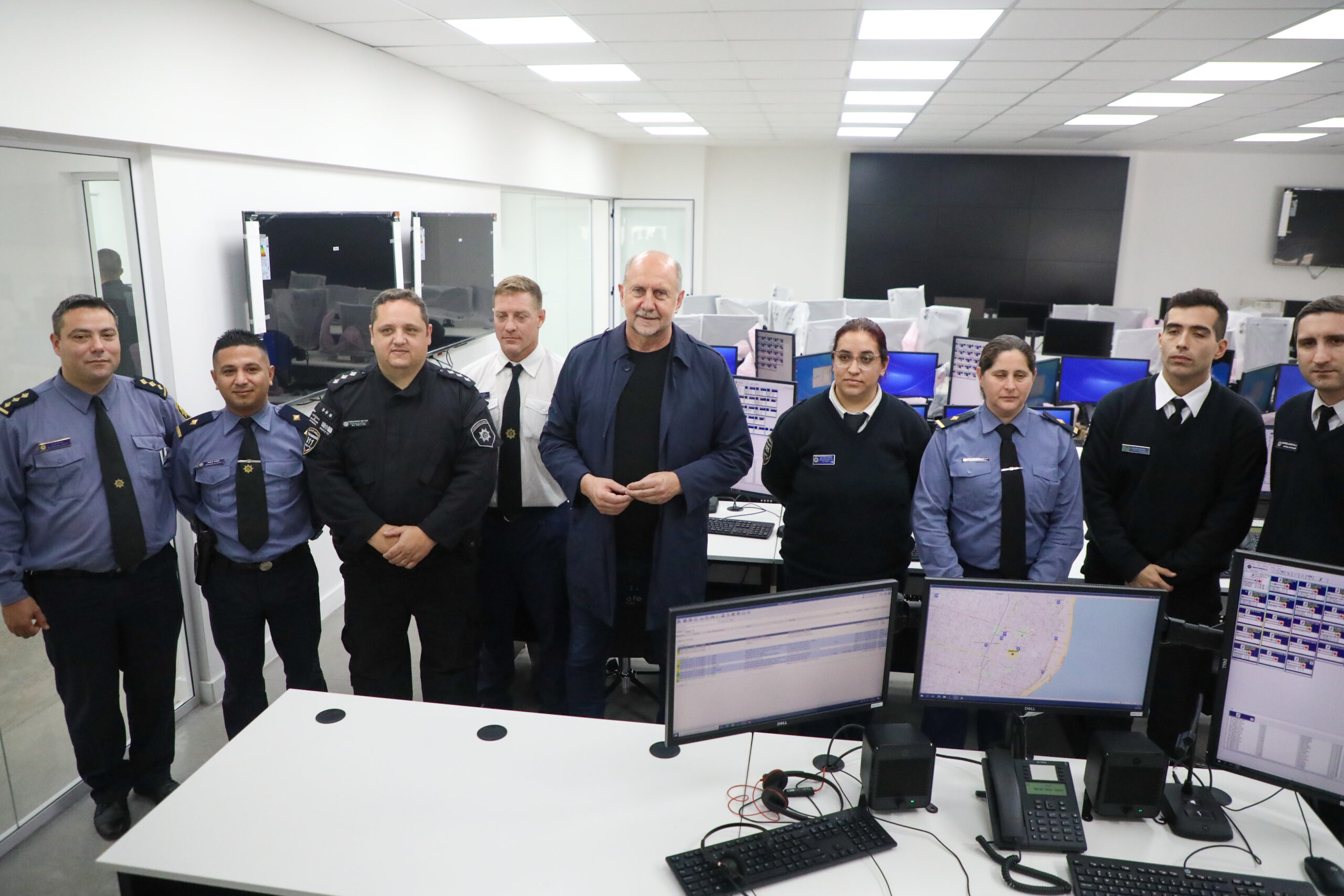 Perotti recorrió nuevas instalaciones del 911 en Santa Fe