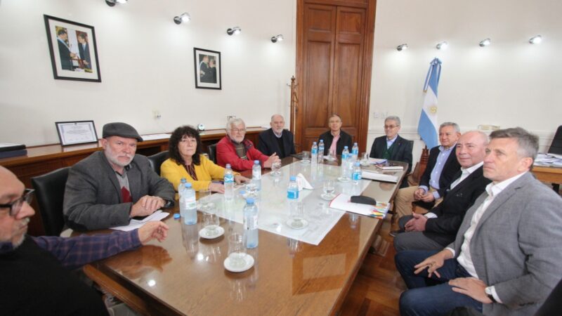 La provincia inició el diálogo paritario con los gremios