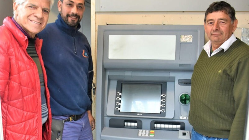 Llegó un nuevo cajero automático para Alejandra