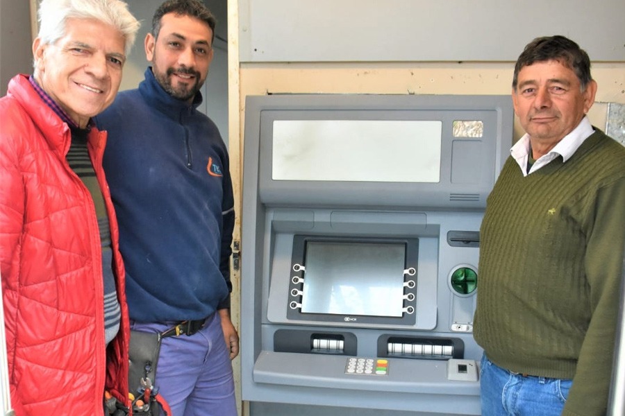 Llegó un nuevo cajero automático para Alejandra