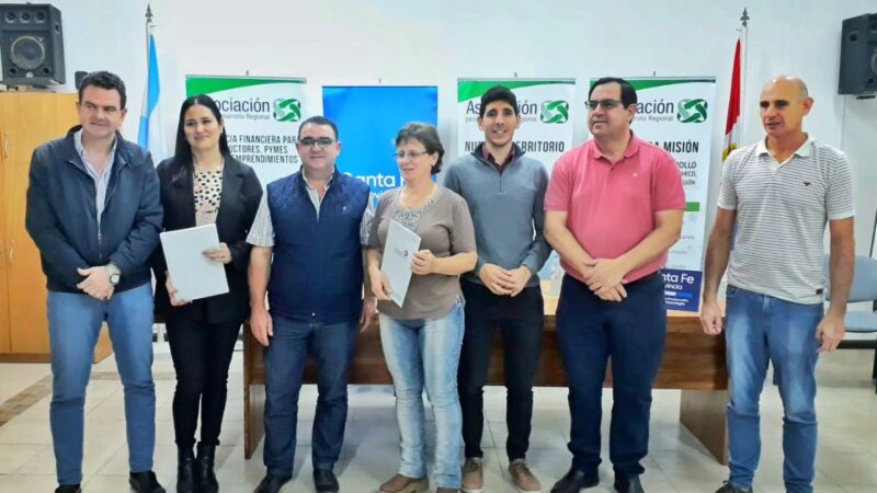 Entregan créditos a productores de Malabrigo