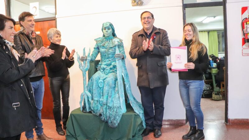 Entregan 160.000 pesos a la escuela de arte de Reconquista