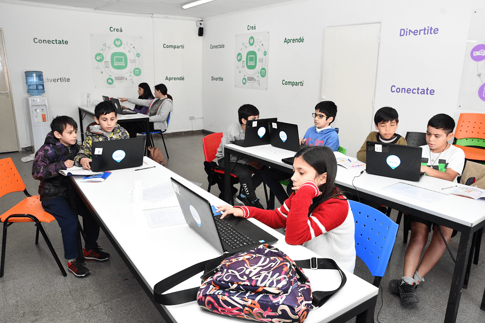 Avellaneda: cine, ajedrez, mural y entrenamiento Xbox