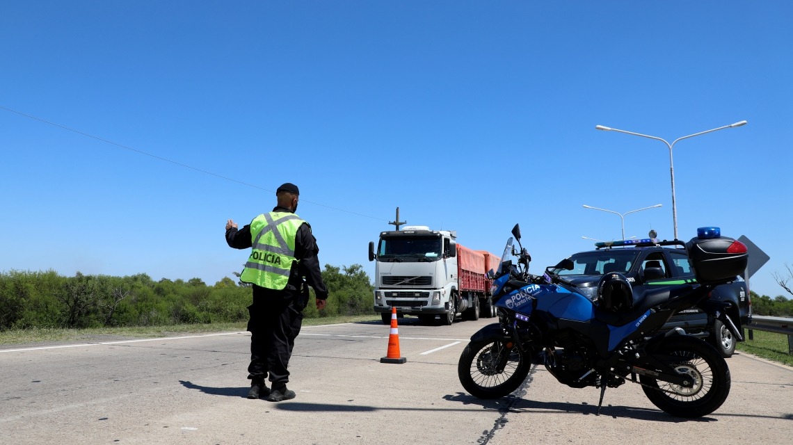 Vera| Tránsito cortado en RN11 por caída de un árbol sobre la calzada