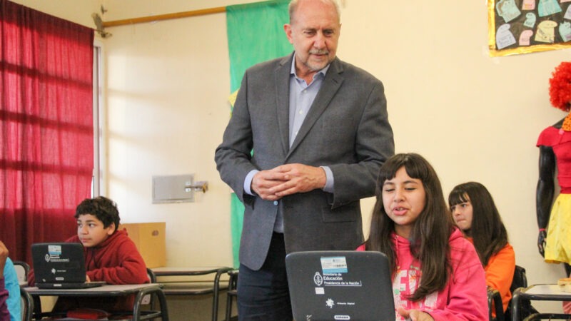 Perotti inauguró wifi Santa Fe + conectadas en dos escuelas