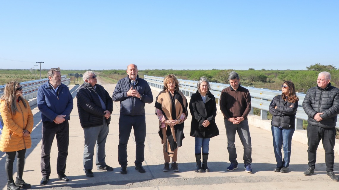 Perotti inauguró el nuevo puente sobre el arroyo El Cinco en Florencia