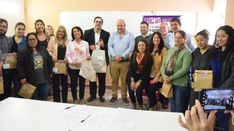 Firman convenio para impulsar el talento joven