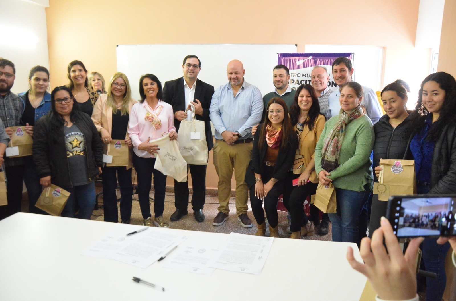 Firman convenio para impulsar el talento joven