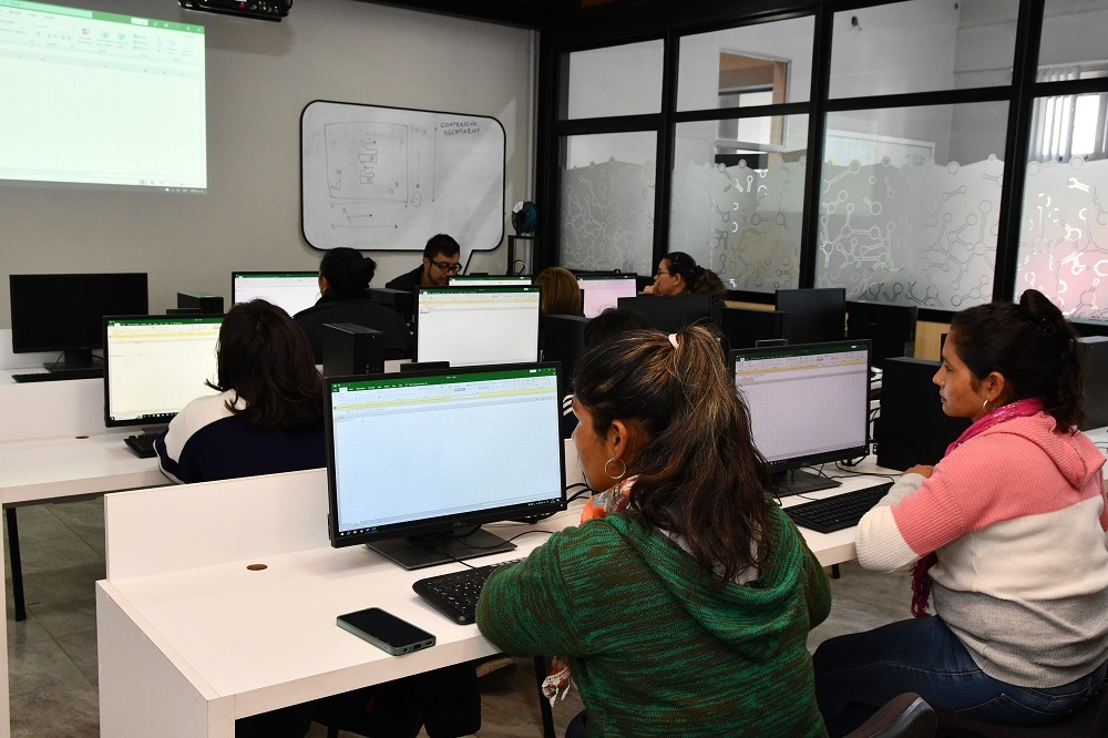 Avellaneda brinda capacitaciones básicas en competencias digitales