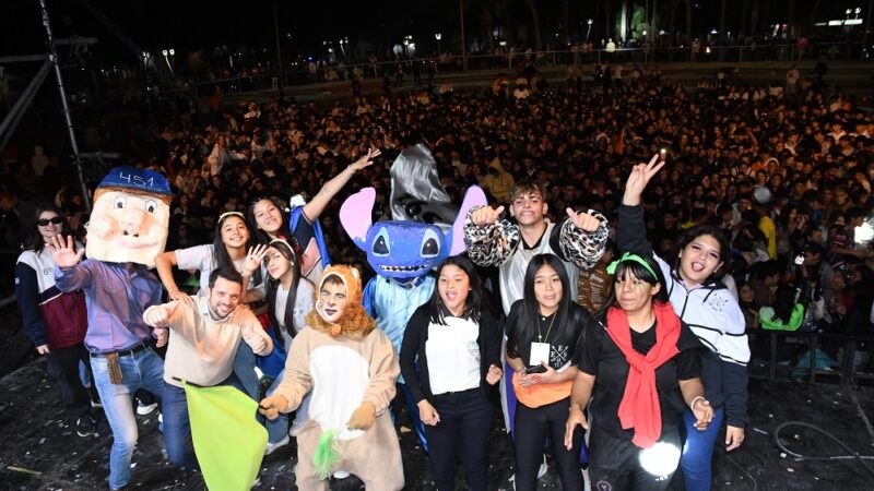 Avellaneda | Miles de jóvenes en la  inauguración de la Estudiantina