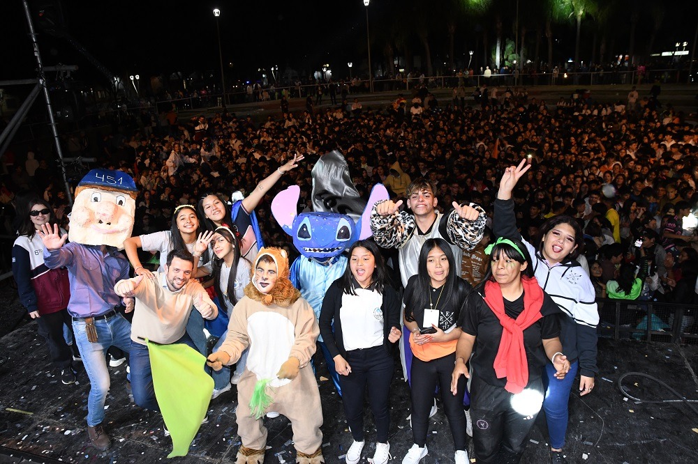Avellaneda | Miles de jóvenes en la  inauguración de la Estudiantina
