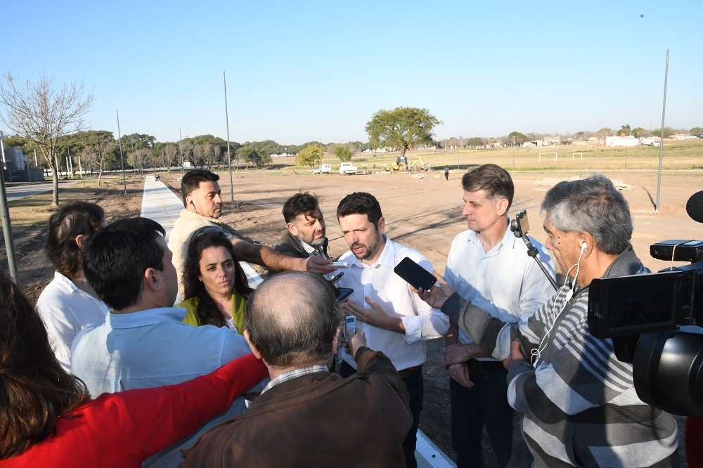Braidot inauguró el paseo de la constitución en Avellaneda