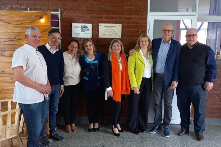 Debloc participó del acto por los 25 años del Jardín 8214 de Romang