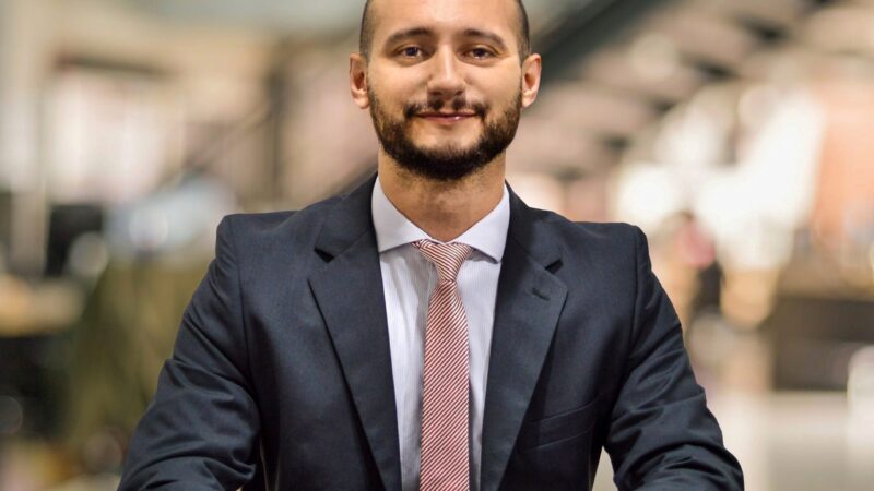 Premian a docente universitario en concurso internacional de derecho