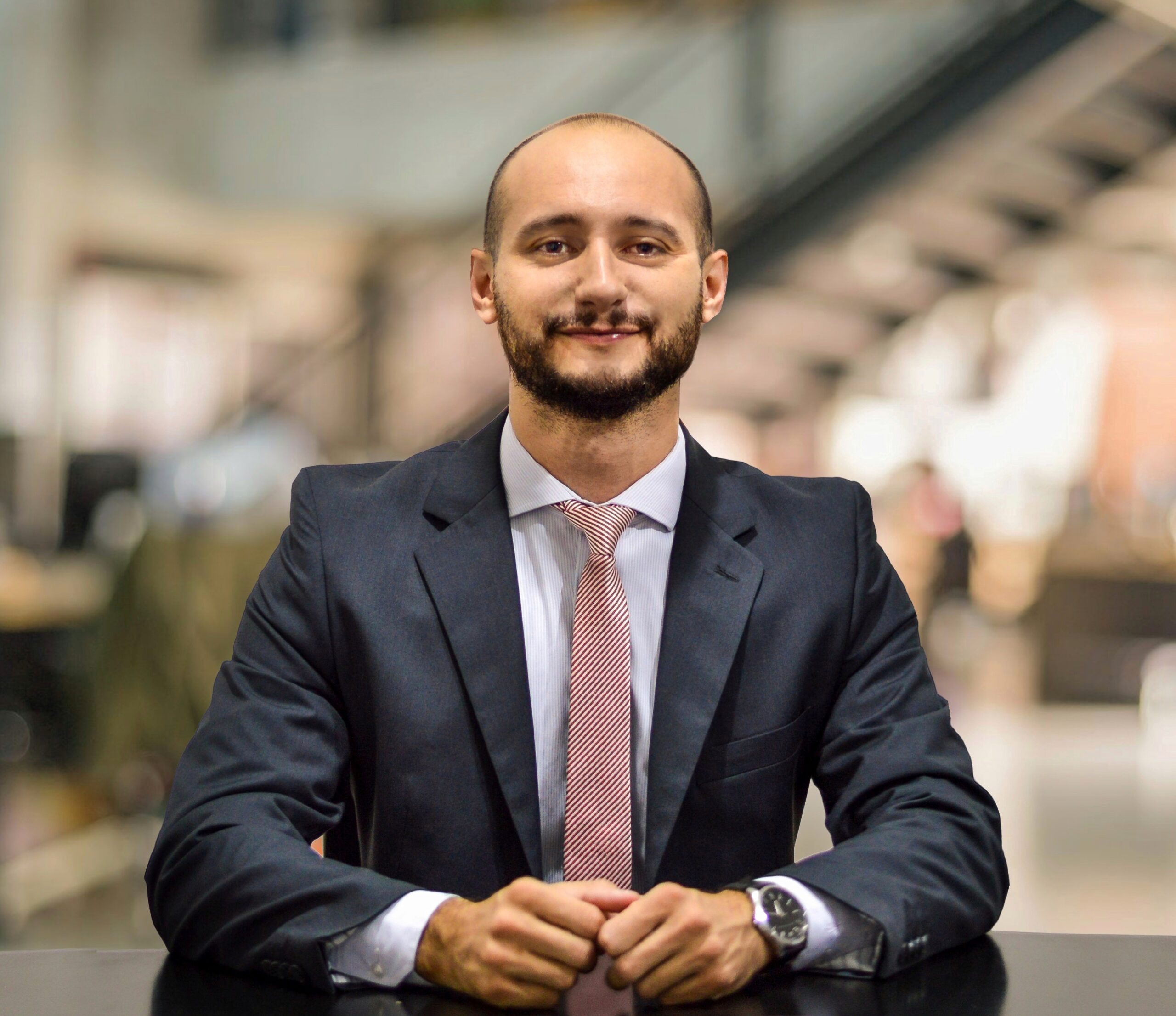 Premian a docente universitario en concurso internacional de derecho
