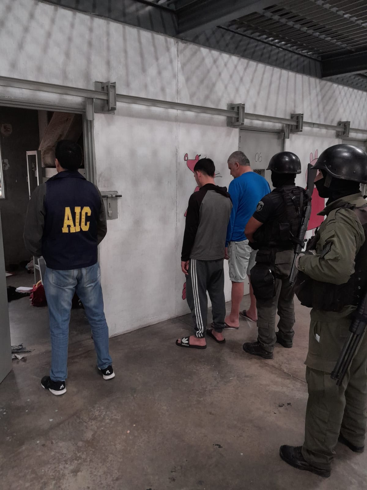 Allanaron la celda de un preso que vendía drogas en la cárcel