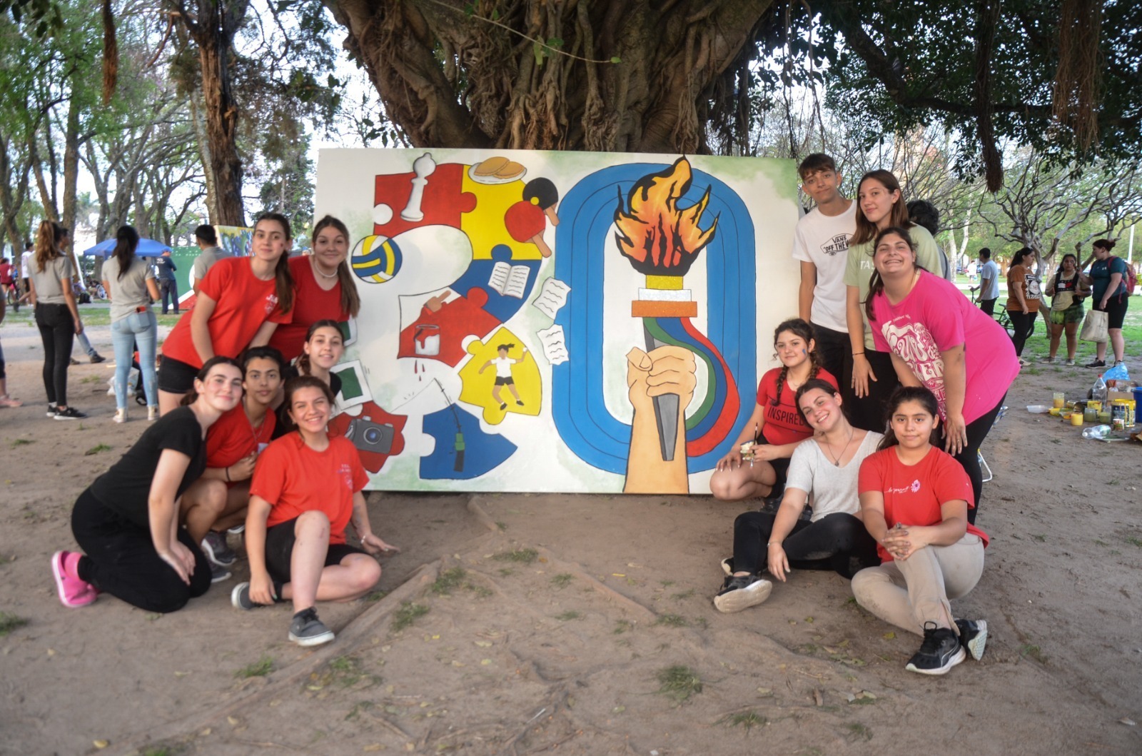 Estudiantina: estallido de arte en la Plaza 25 de Mayo