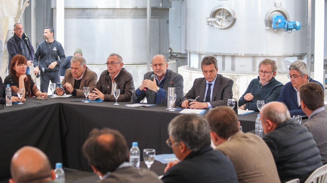 Perotti y Massa mantuvieron un encuentro con representantes del sector lechero
