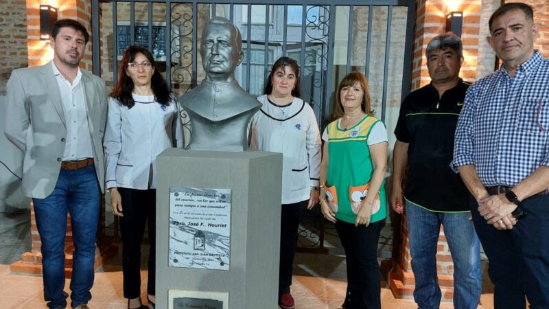 Vera: Descubrieron un busto en memoria del padre José Houriet
