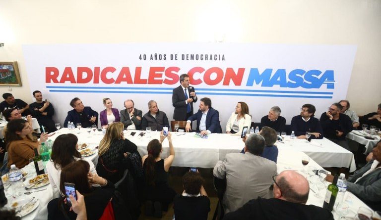 Massa recibió el respaldo del radicalismo ¿Qué cantaron?
