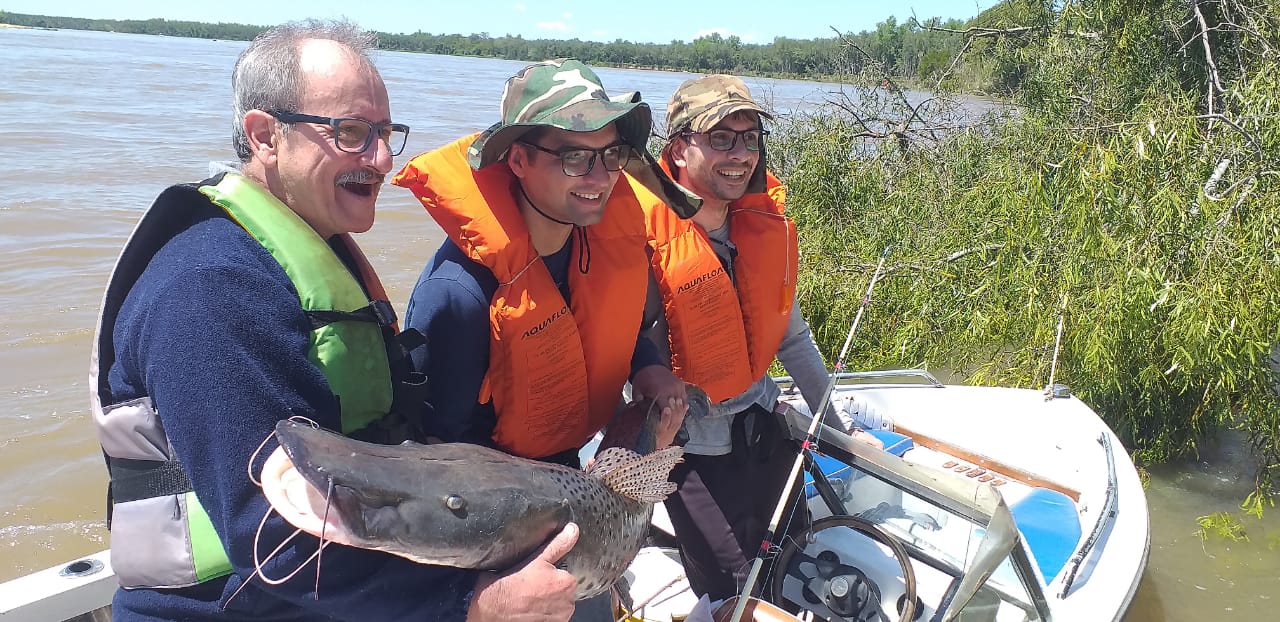 Reconquista | Andrés Franco y familia Sinchi de la peña «Mimi», ganadores de la Pesca del Surubí
