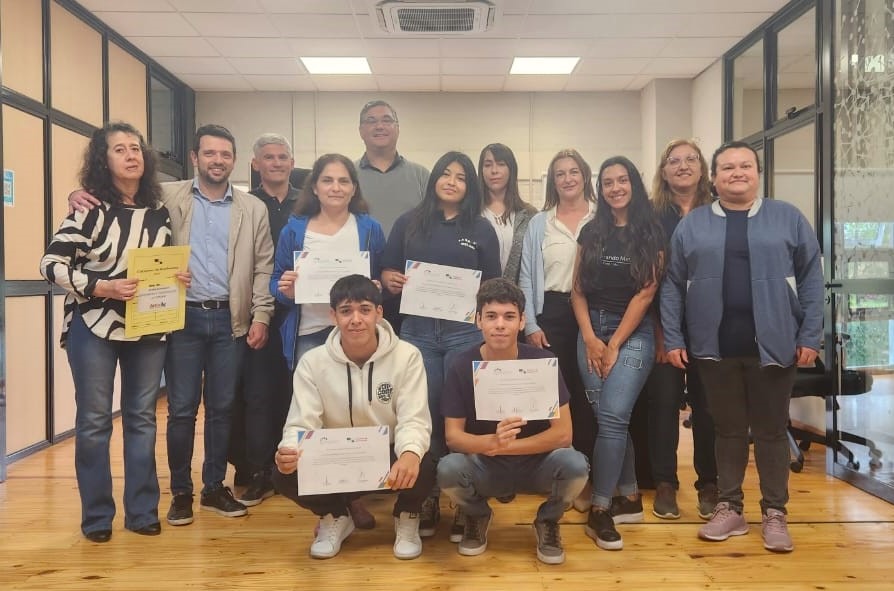 Avellaneda: entregaron certificados a la primera cooperativa escolar “Ambiencoop»
