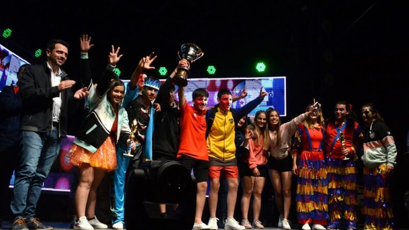 Avellaneda: cerró la estudiantina con desfile de murgas ¿Cuál fue la escuela ganadora?
