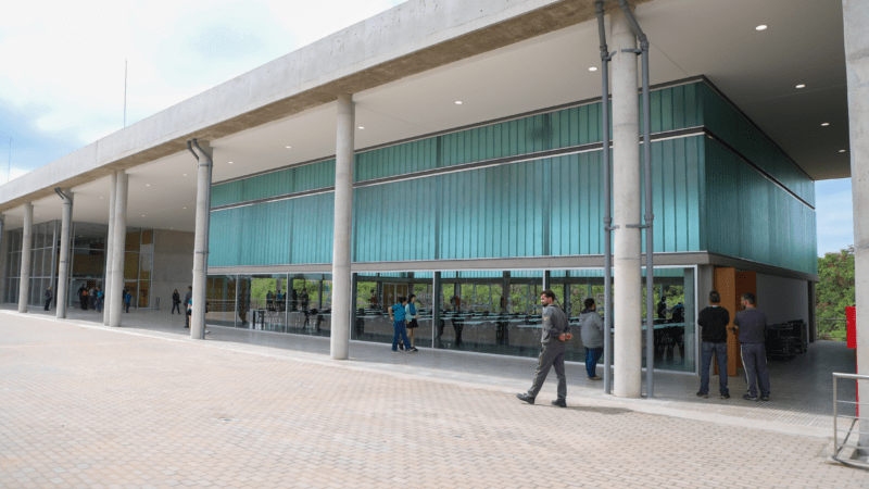 Corach y Arena de recorrida por el nuevo Aulario Común de la Costanera Este de la UNL