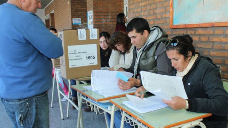 La provincia paga a autoridades de mesa que participaron en las elecciones