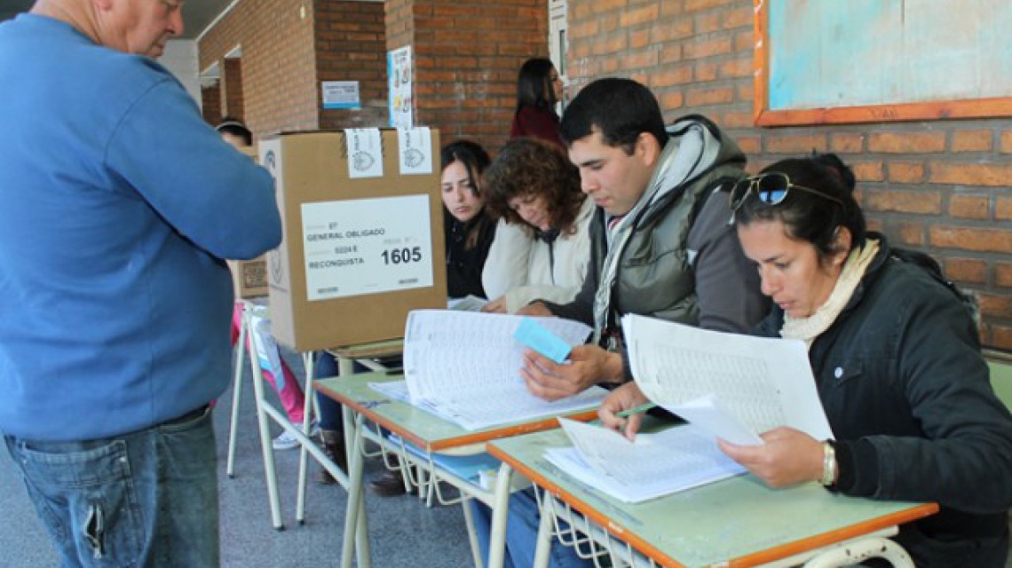 La provincia paga a autoridades de mesa que participaron en las elecciones