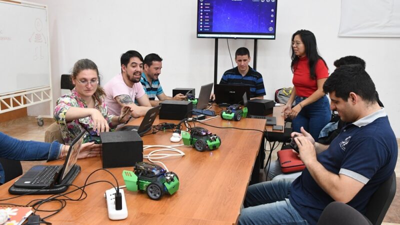 Robótica para docentes: Avellaneda fortalece la innovación educativa