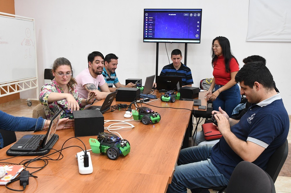Robótica para docentes: Avellaneda fortalece la innovación educativa