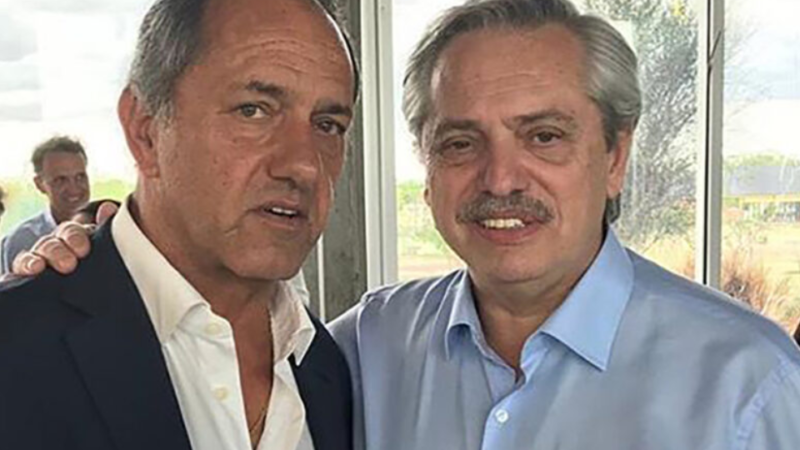 Alberto Fernández criticó a Scioli por seguir con Milei