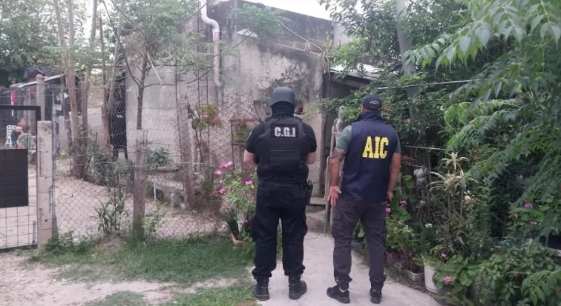 Caso Arriola: personal policial allanó 2 viviendas en Barrio Ombusal y Las Ranas